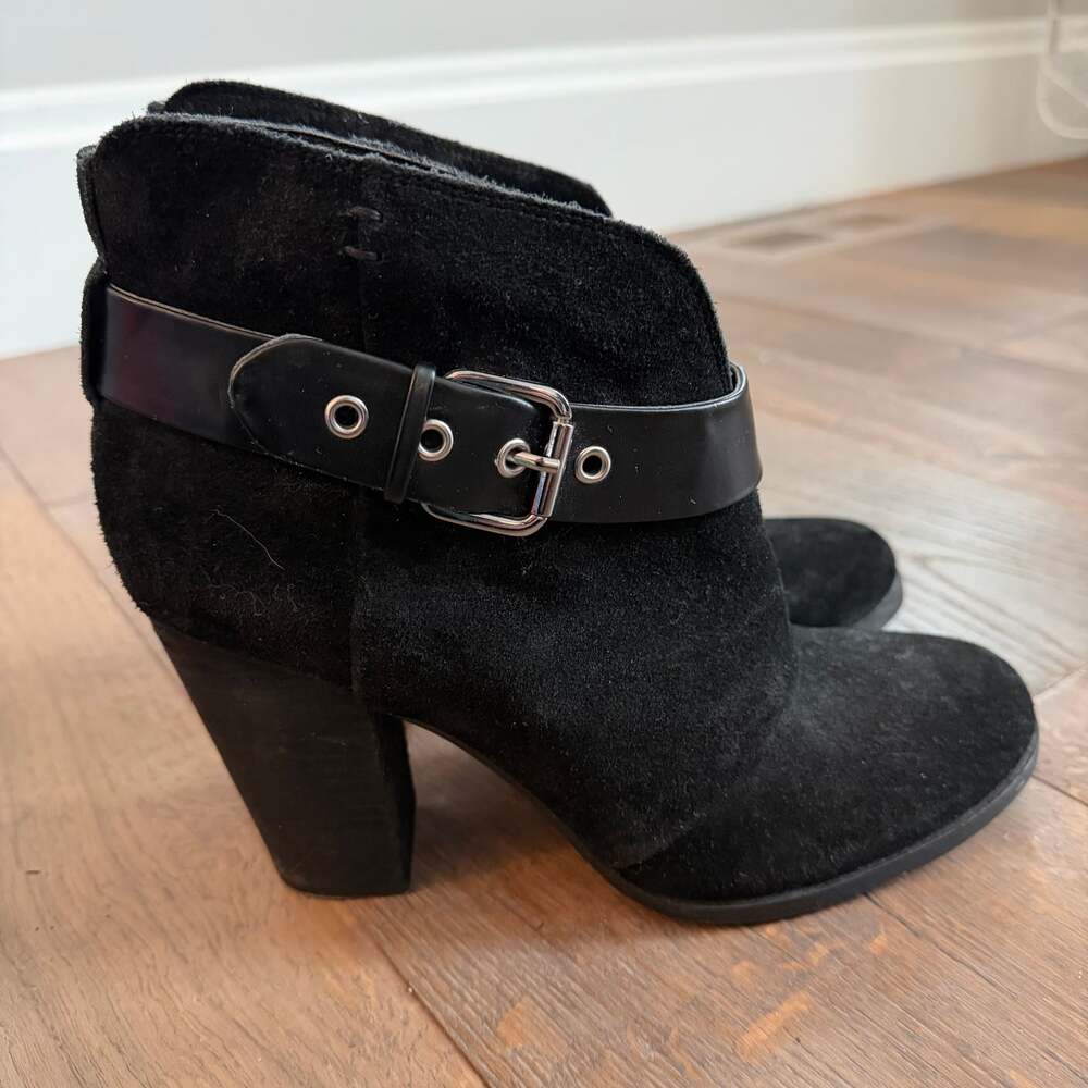 Jessica Simpson Black Velvet Chunky Heel Boots Buckle Sz 9.5